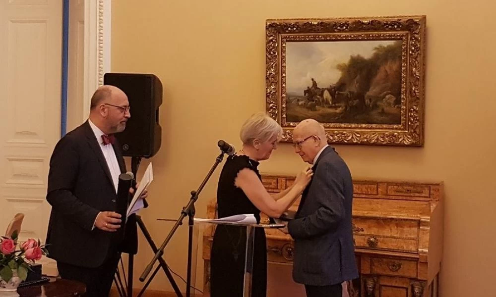 Πρεσβεία της Ελλάδας στη Ρωσία: Επιδόθηκε ο Ταξιάρχης του Φοίνικα στον Μπορίς Φόνκιτς